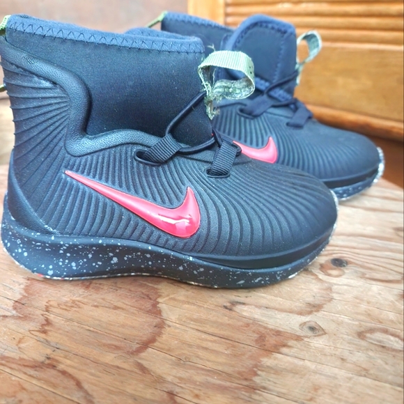 NIKE KIDS BINZIE SNEAKER BOOT/ SHOE-SIZE 7C - Picture 3 of 8
